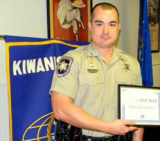 Sheriff's deputy Byron Shoemaker holds the Life-Saver Award from the St. Bernard-Arabi Kiwanis Club.