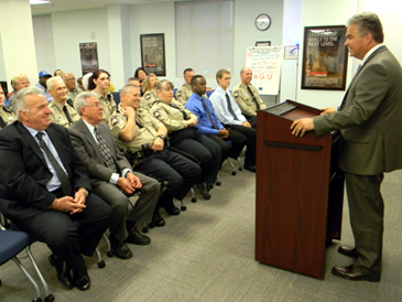 Sheriff Pohlmann addresses graduates of the Reserve Division and corrections officers' training classes. 